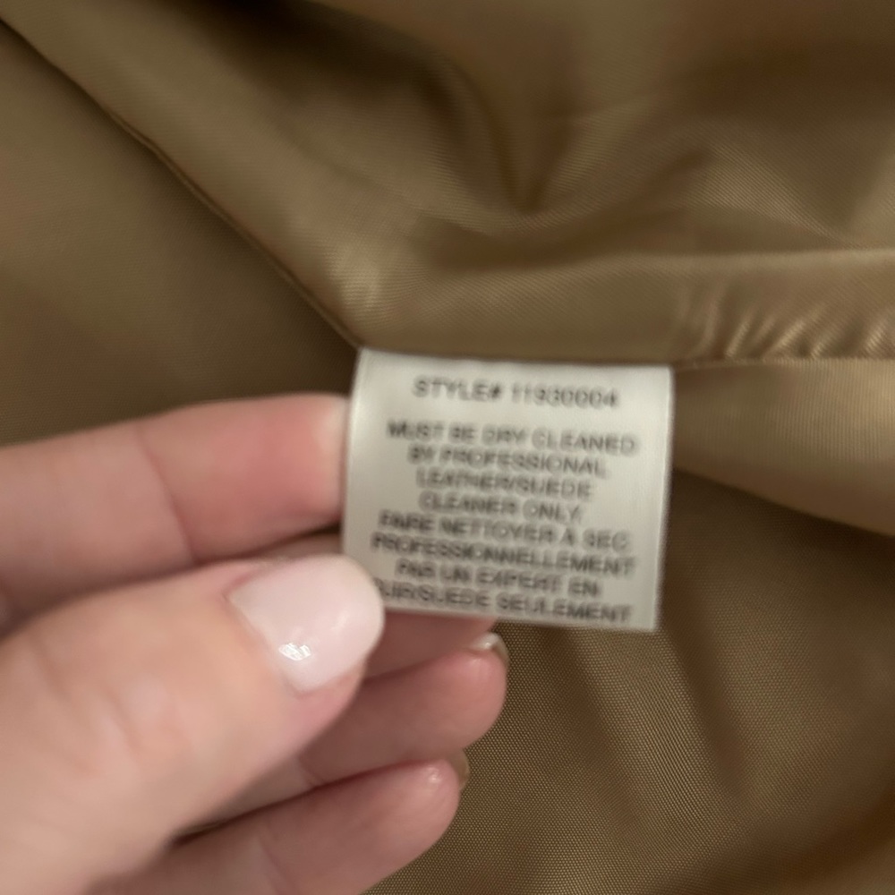 Club Monaco Leather Jacket with side pockets and zip. Size 2 - Picture 6 of 7